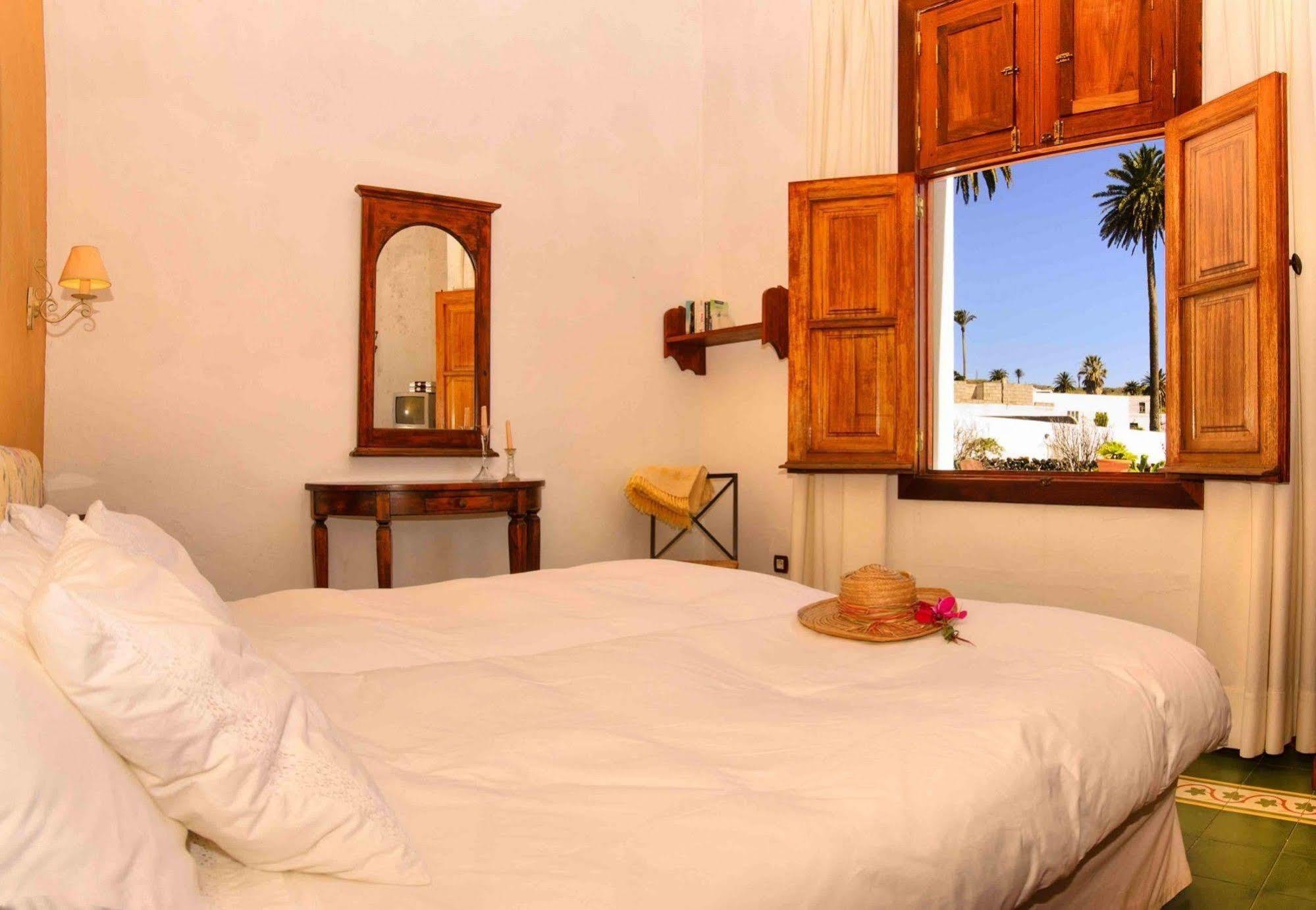 Casa Lola Y Juan Haría