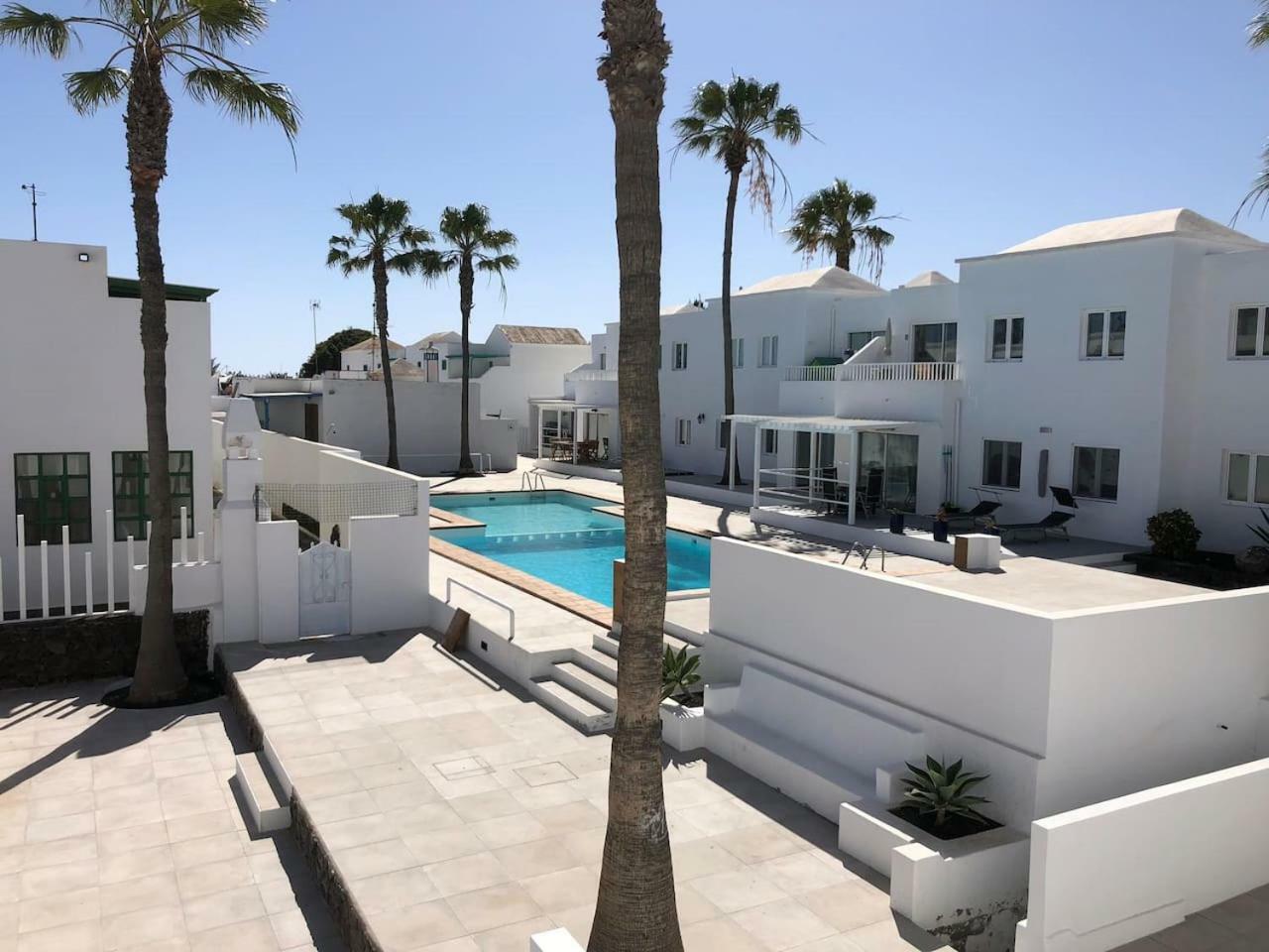 Sea Breeze With Shared Pool And Near The Beach Apartment