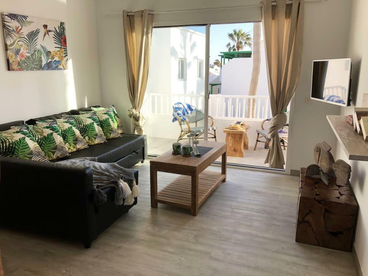 Sea Breeze With Shared Pool And Near The Beach Apartment Costa Teguise