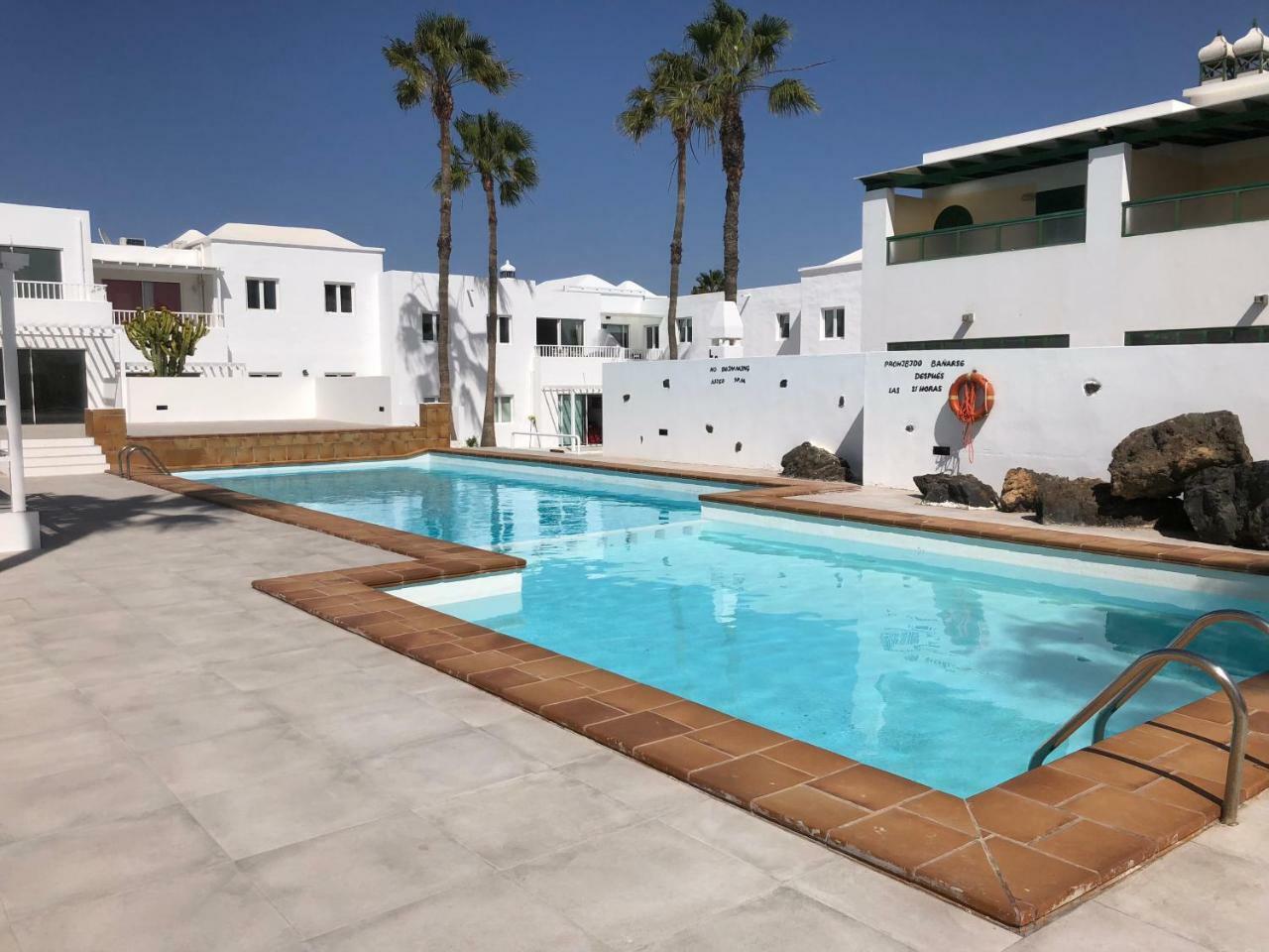 Sea Breeze With Shared Pool And Near The Beach