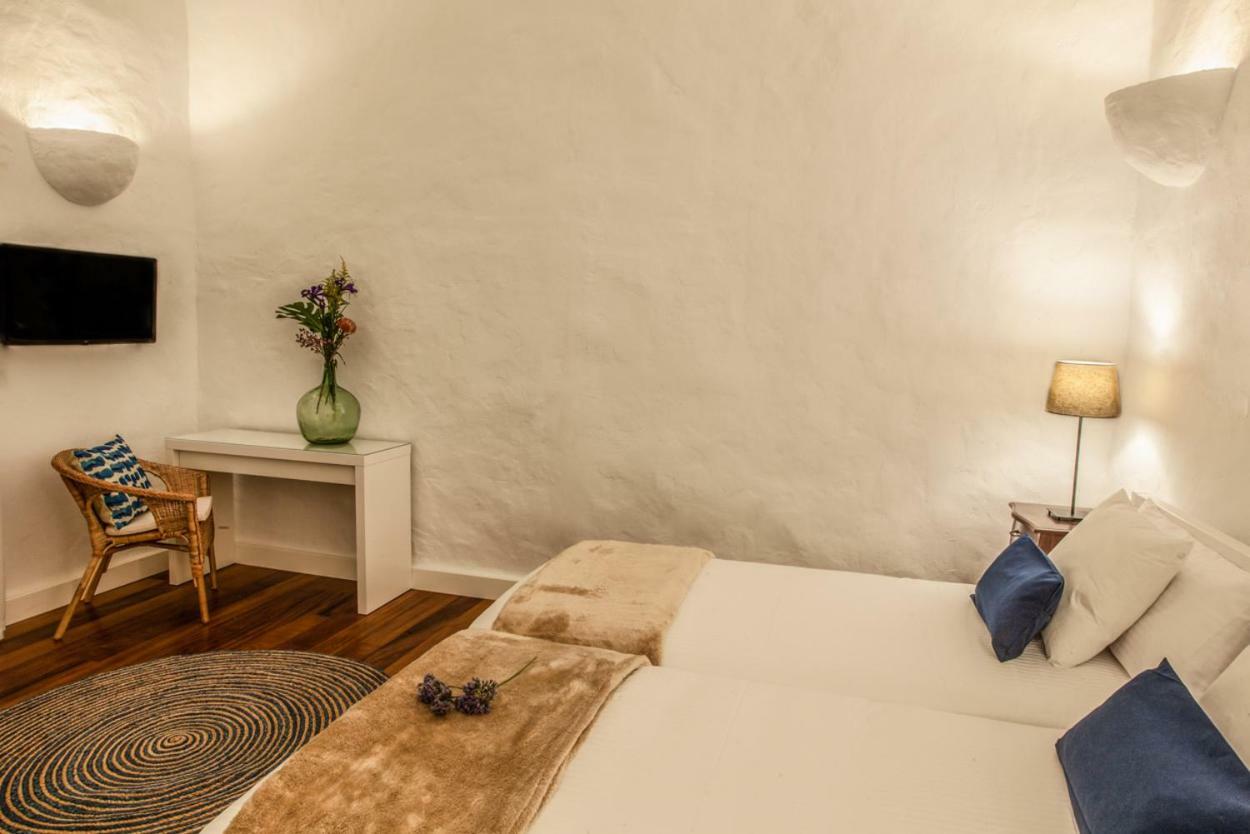 Lirios Rural - Adults Only