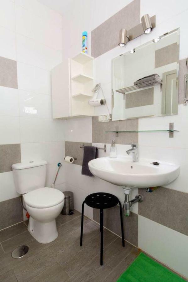 Apartamento Belinda With Sea View, Sat-tv, Wifi, Only 200m From Playa Grande Lanzarote Island