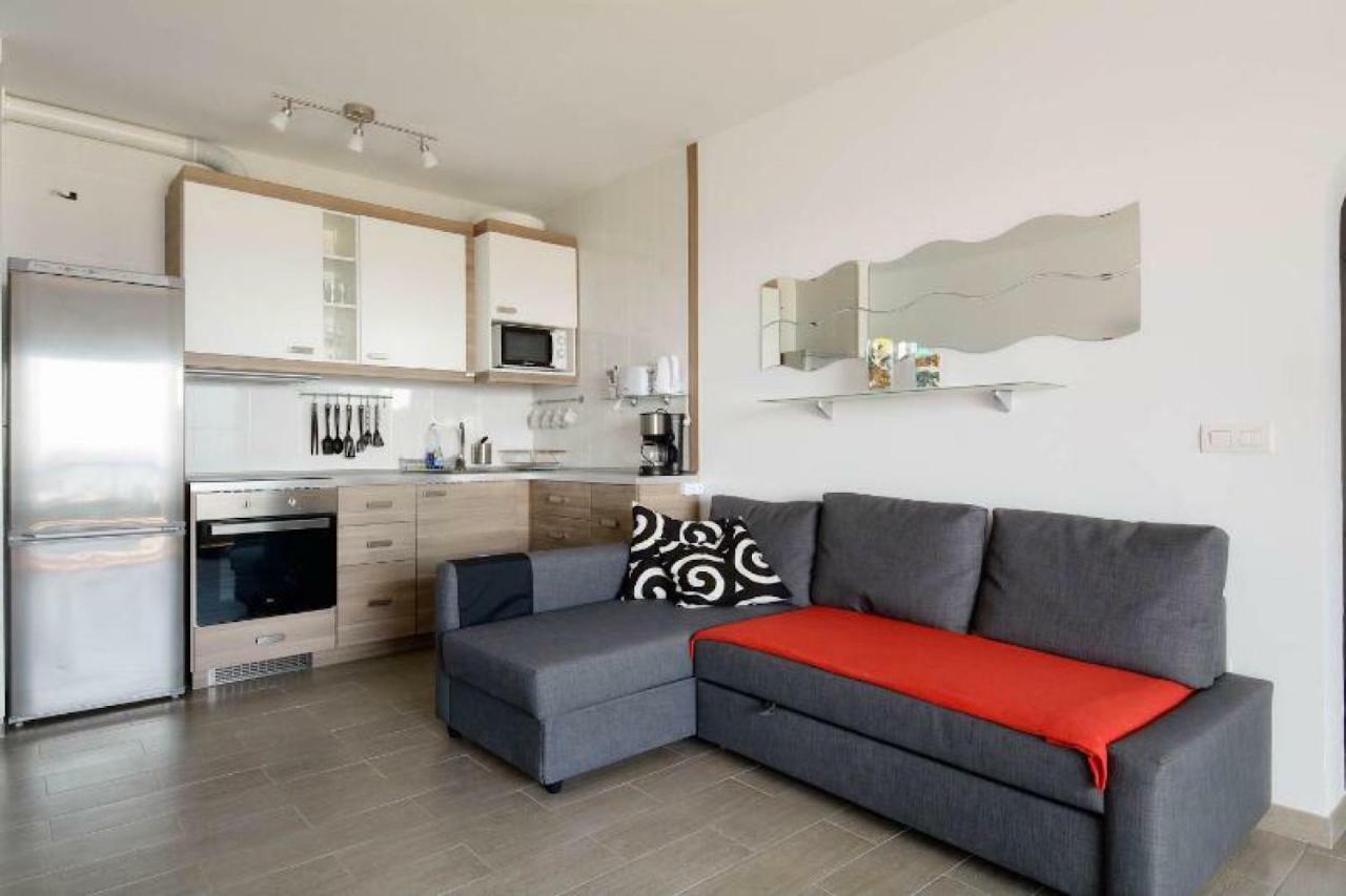 Apartamento Belinda With Sea View, Sat-tv, Wifi, Only 200m From Playa Grande Lanzarote Island