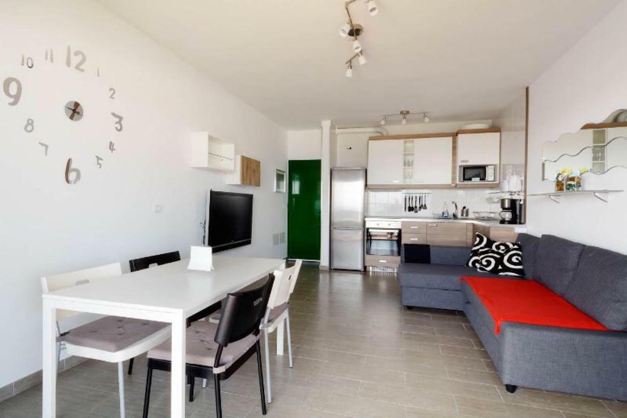 Belinda With Sea View, Sat-tv, Wifi, Only 200m From Playa Grande *