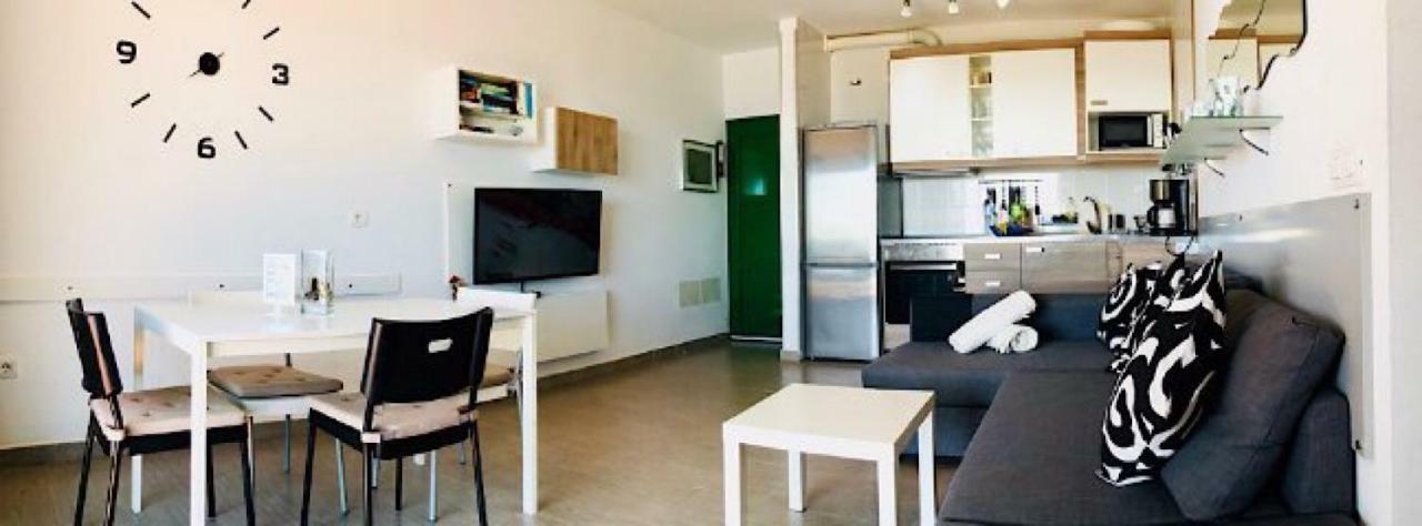 Belinda With Sea View, Sat-tv, Wifi, Only 200m From Playa Grande *