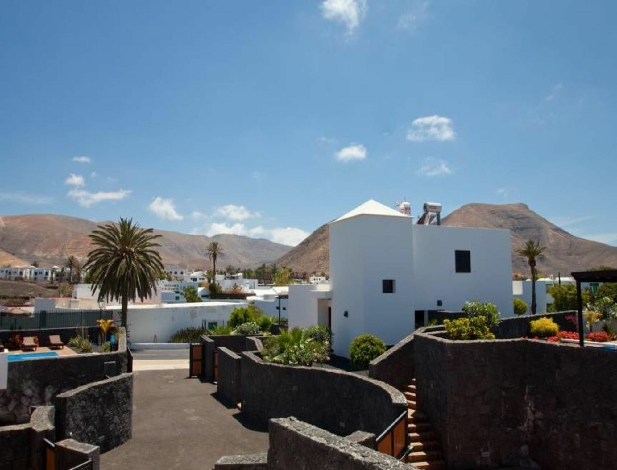 In - 104388 By Mo Villa Yaiza (Lanzarote)