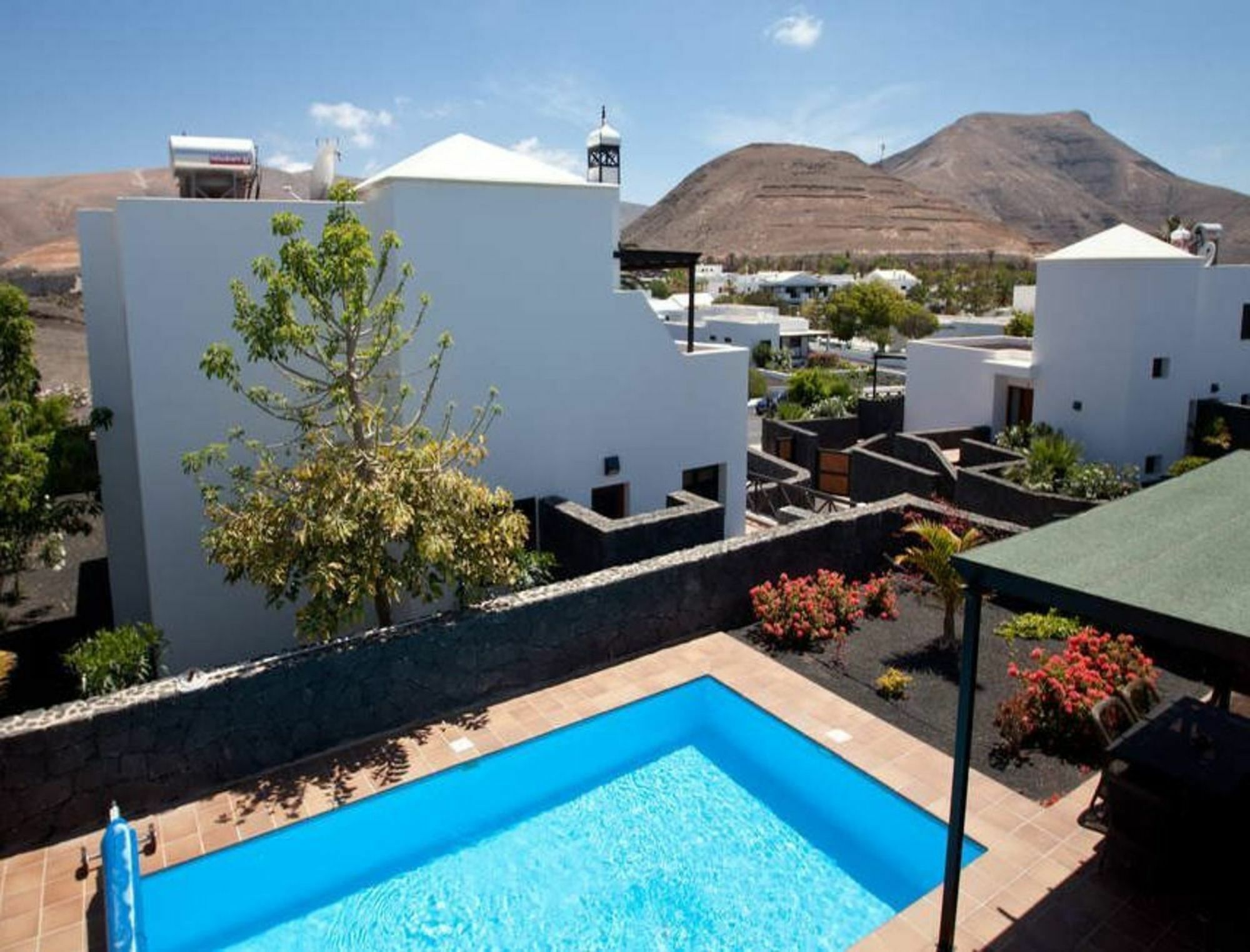 In - 104388 By Mo * Yaiza (Lanzarote)