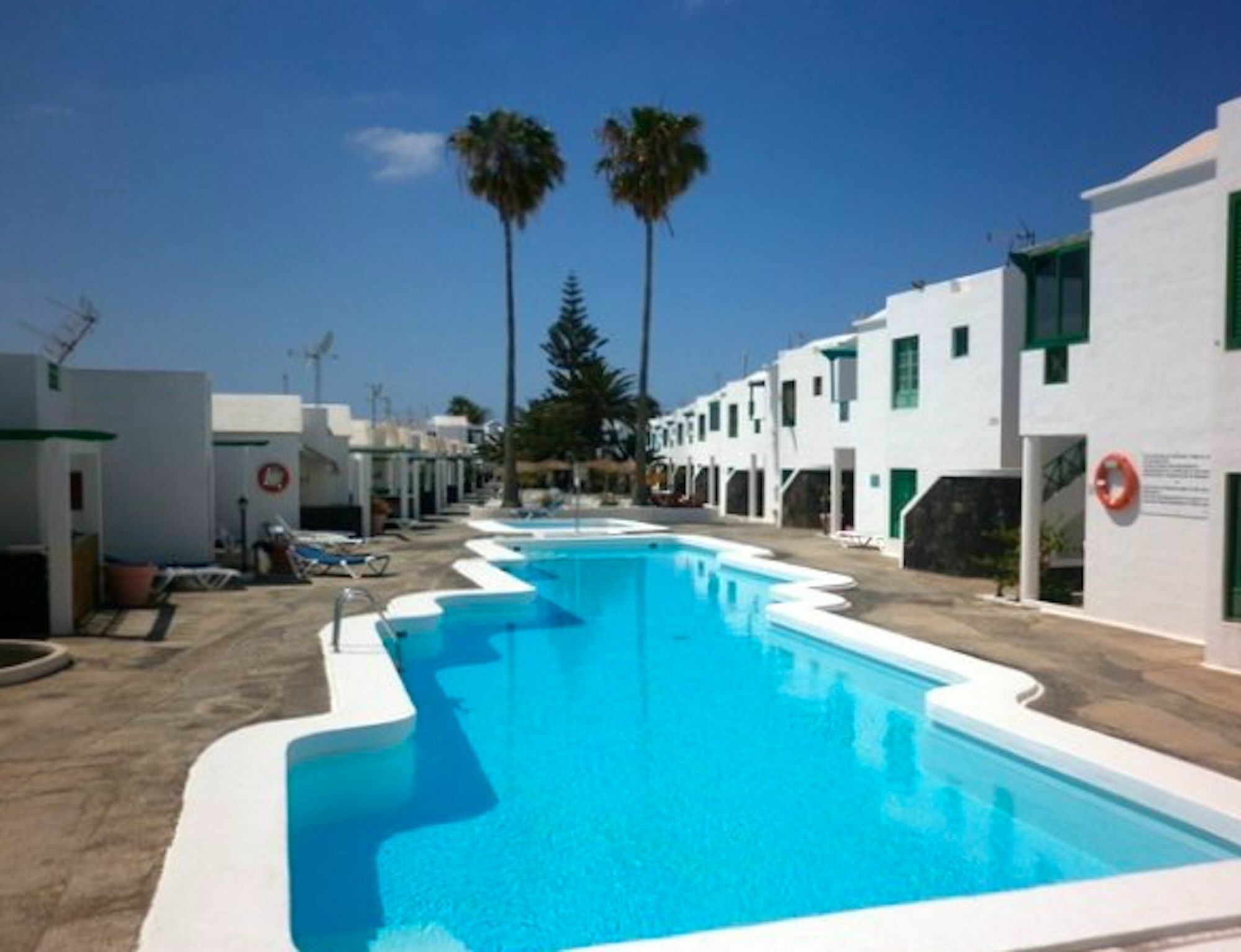 Apartment Pool And Relax Close To The *
