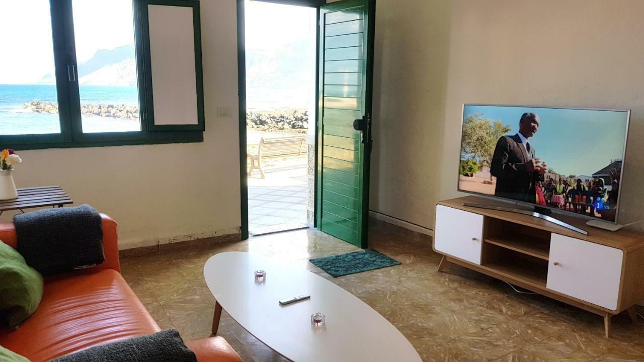 Salitre-1ª Linea De Mar Holiday home *