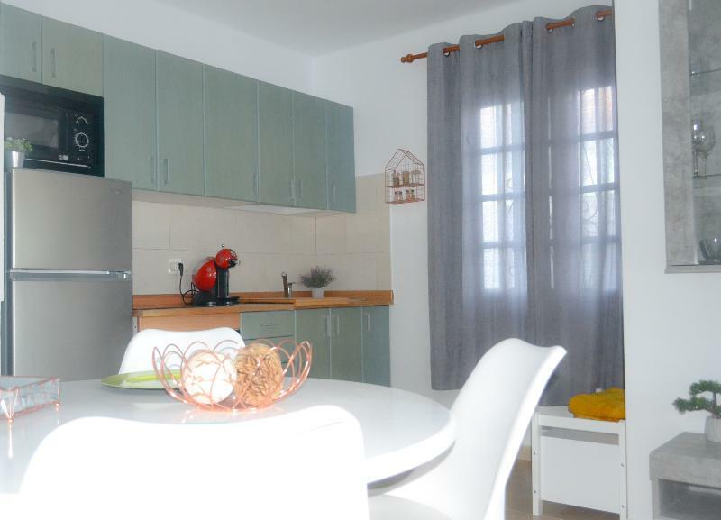 Pool And Relax Close To The Apartment Tias