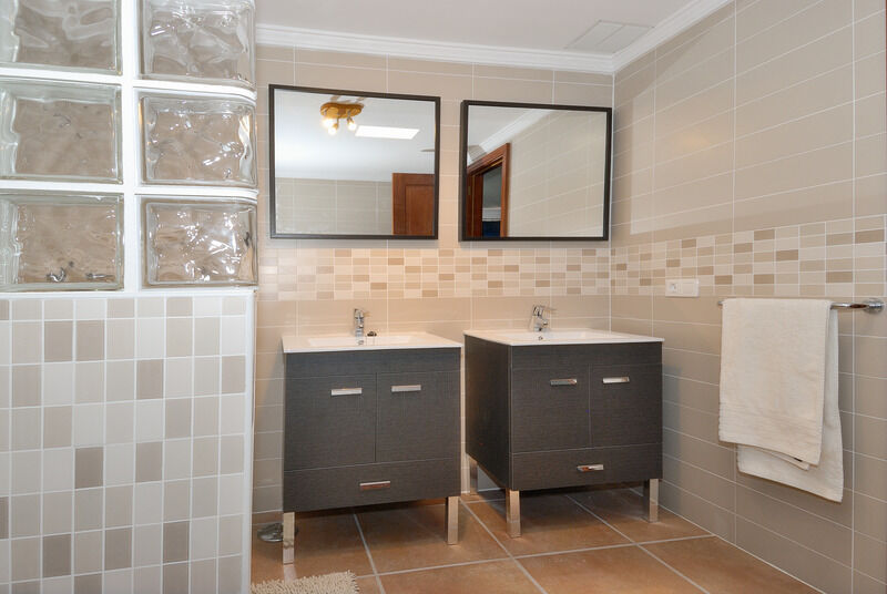 Limones 4 Bedrooms Villa *