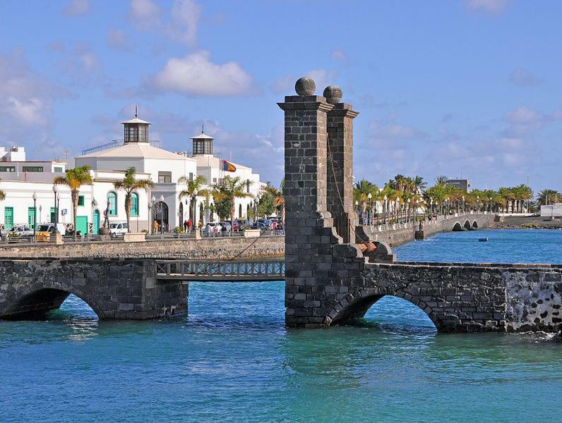 Edificio Comillas, Pe Arrecife (Lanzarote)
