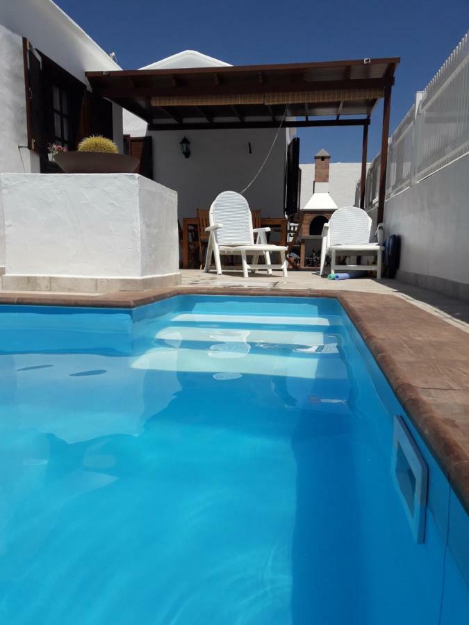 Roses Villa Puerto del Carmen (Lanzarote)