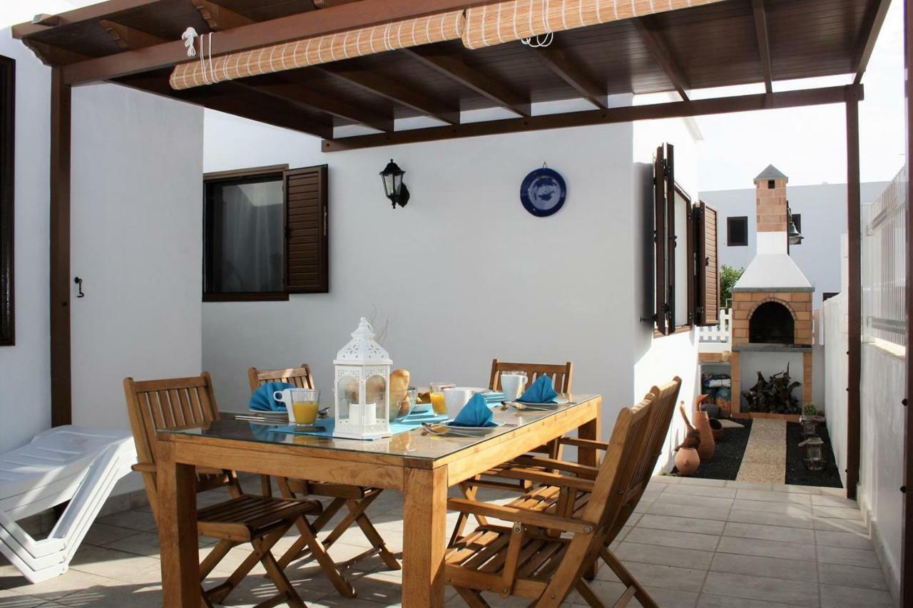 Roses Villa Puerto del Carmen (Lanzarote)