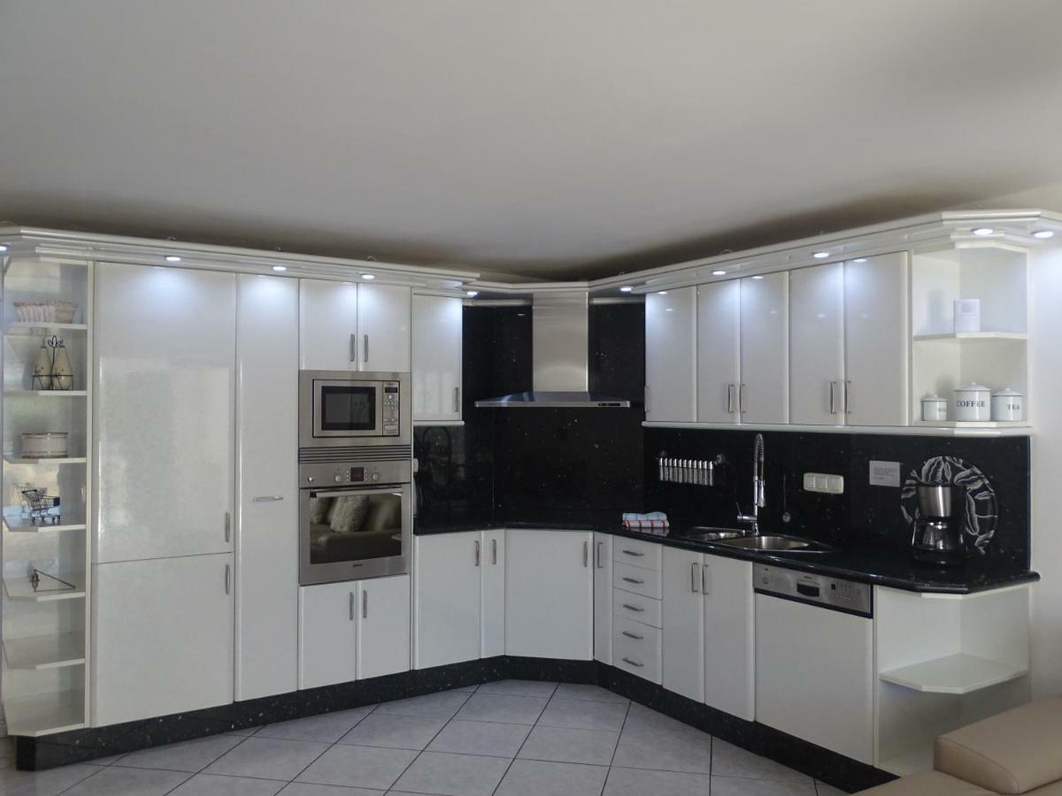 Happy Days Apartment