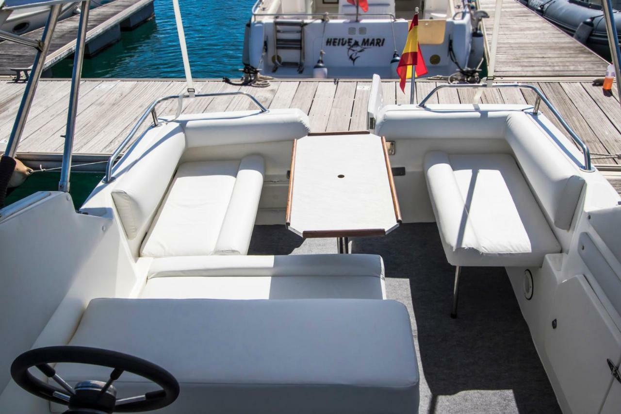 Botel Cozy Boat To Unwind By The Ocean