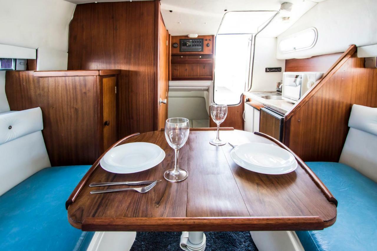 Cozy Boat To Unwind By The Ocean Botel