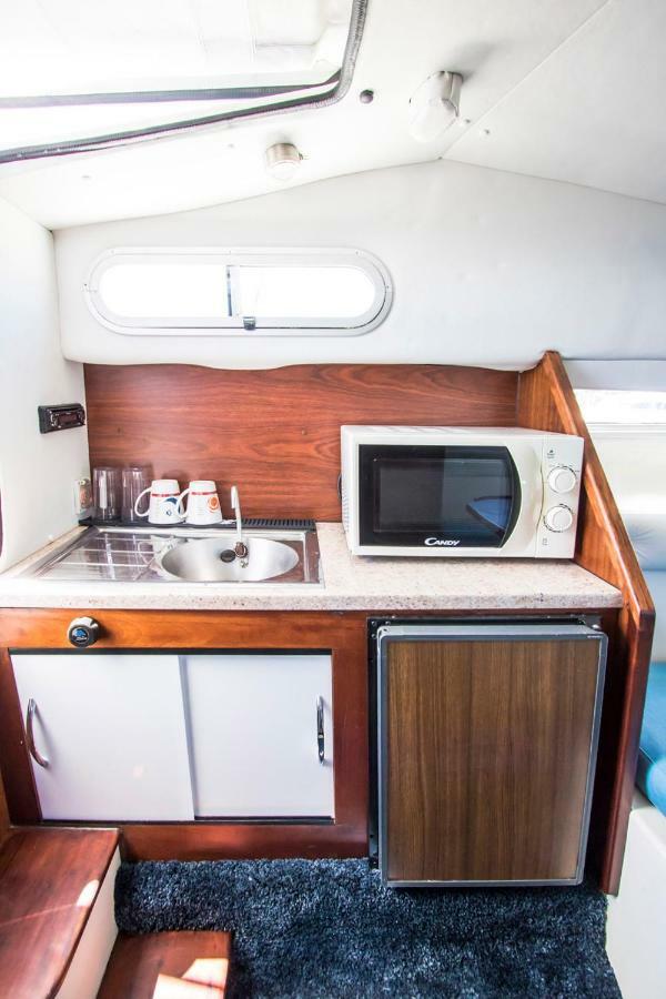 Cozy Boat To Unwind By The Ocean