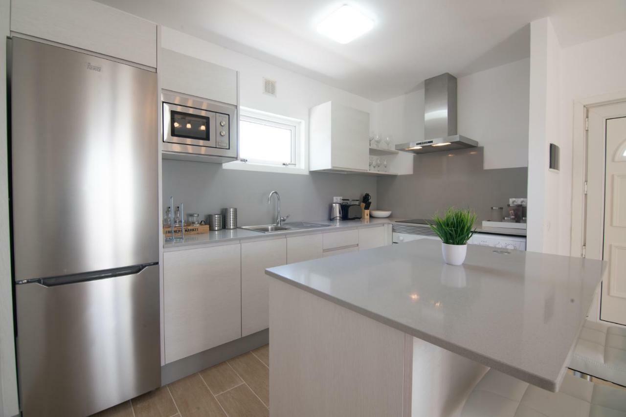 Playa Roca Penthouse. Great Sea Views! Costa Teguise