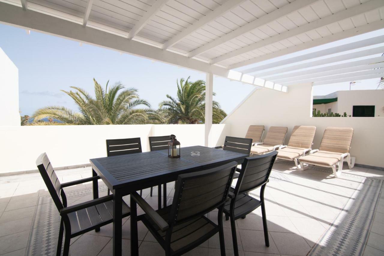 Playa Roca Penthouse. Great Sea Views! Costa Teguise