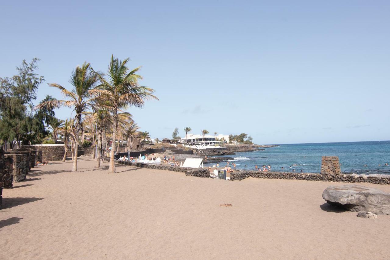 Playa Roca Penthouse. Great Sea Views! Costa Teguise