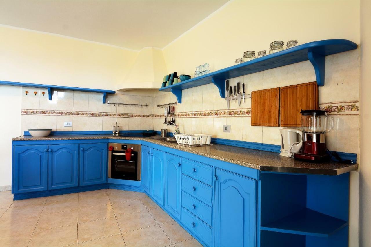 Villa Hannah - Stunning Sea Views - Roof Terrace *