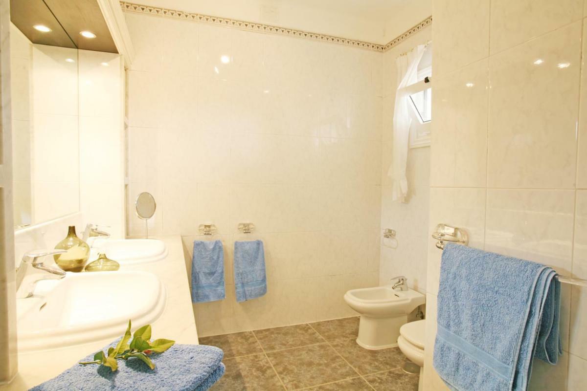 Casas Piedras Tias