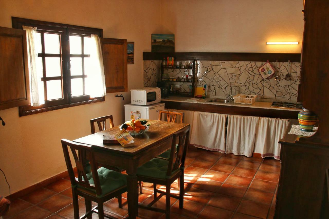 Casa Rural Los Ajaches Country house *