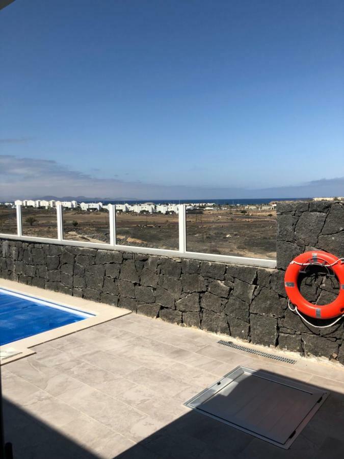 With Sea View And Private Swimming Pool Villa *