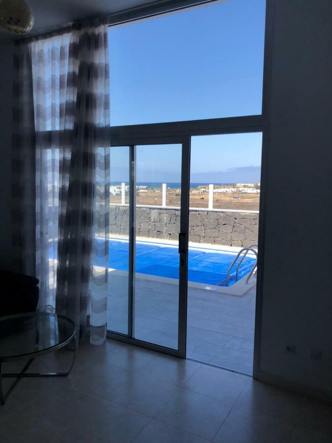 Villa With Sea View And Private Swimming Pool *