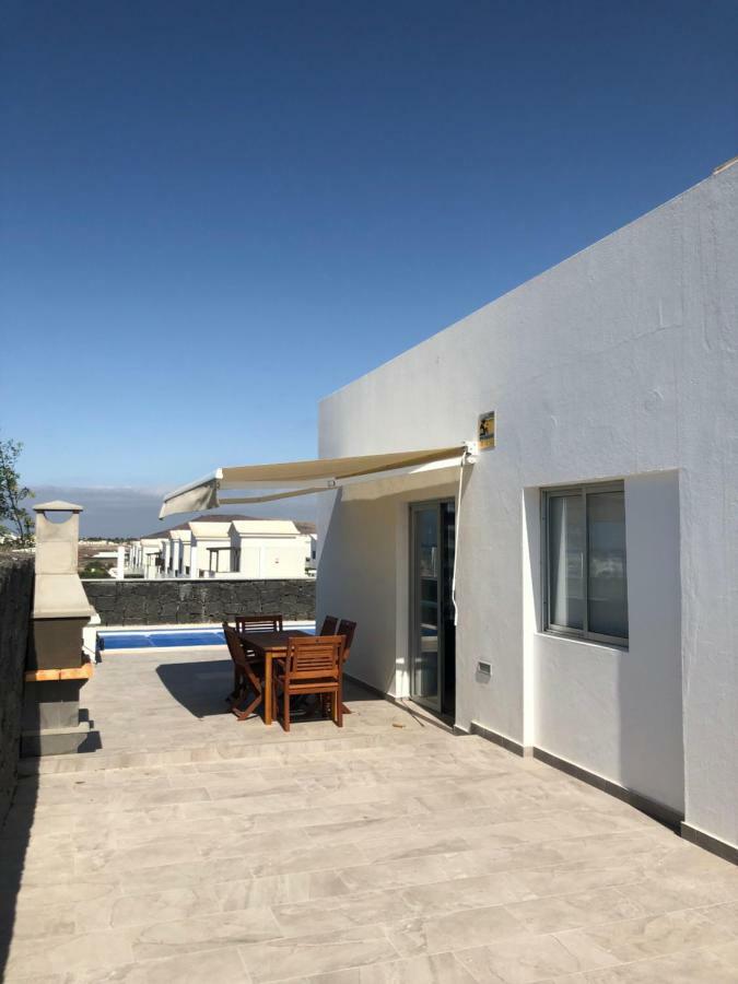 Villa With Sea View And Private Swimming Pool *