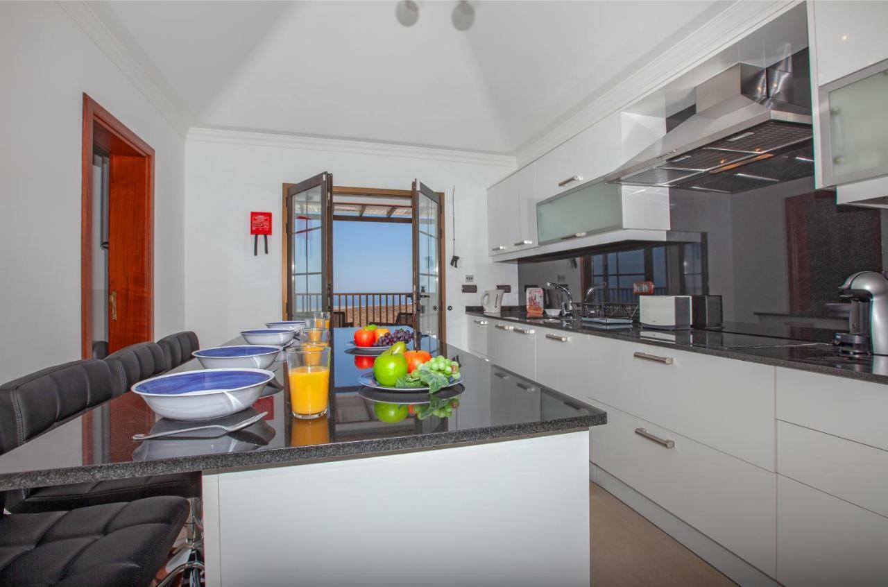 Honey Rose, Apartment