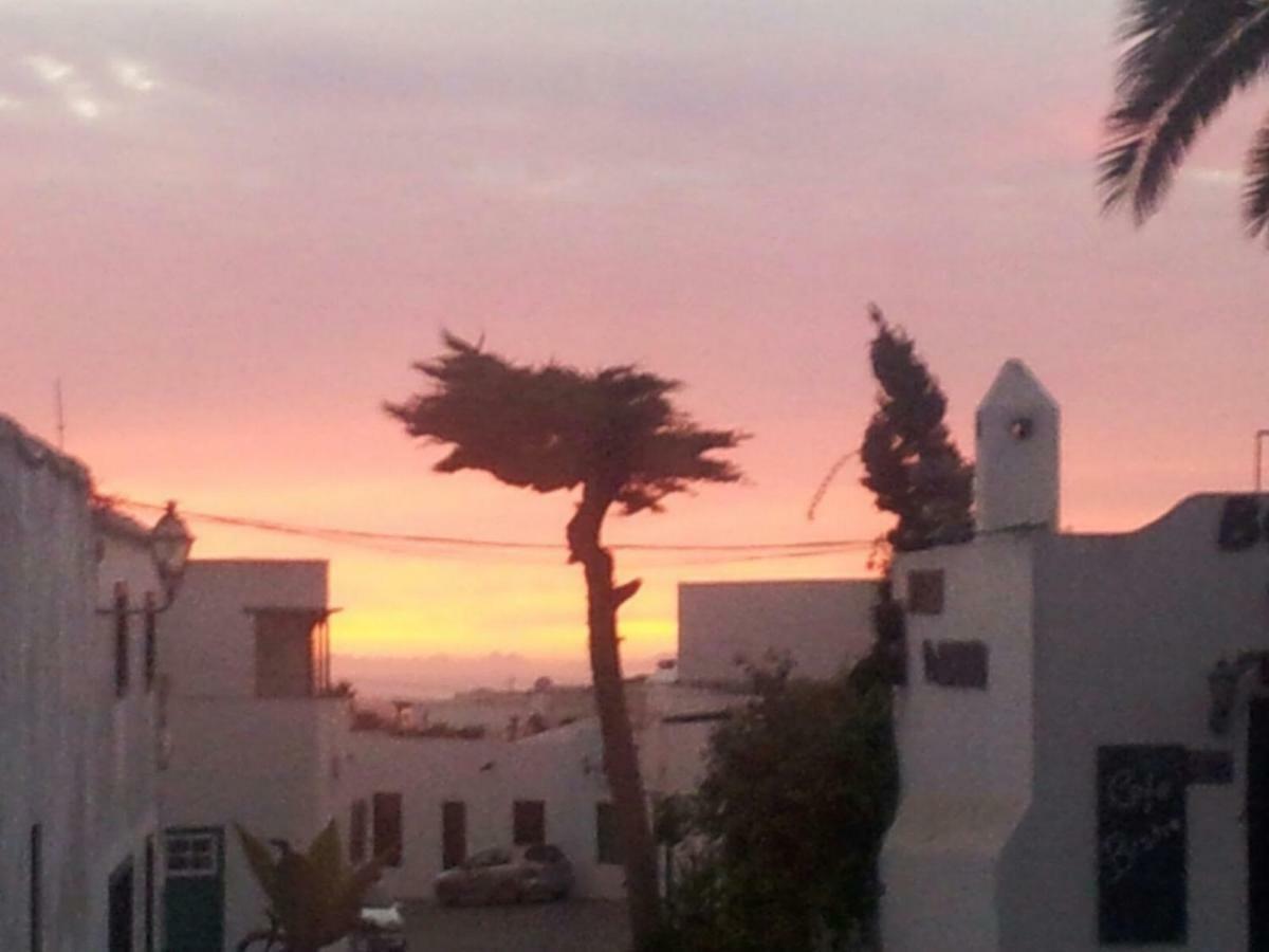 From Pensión *