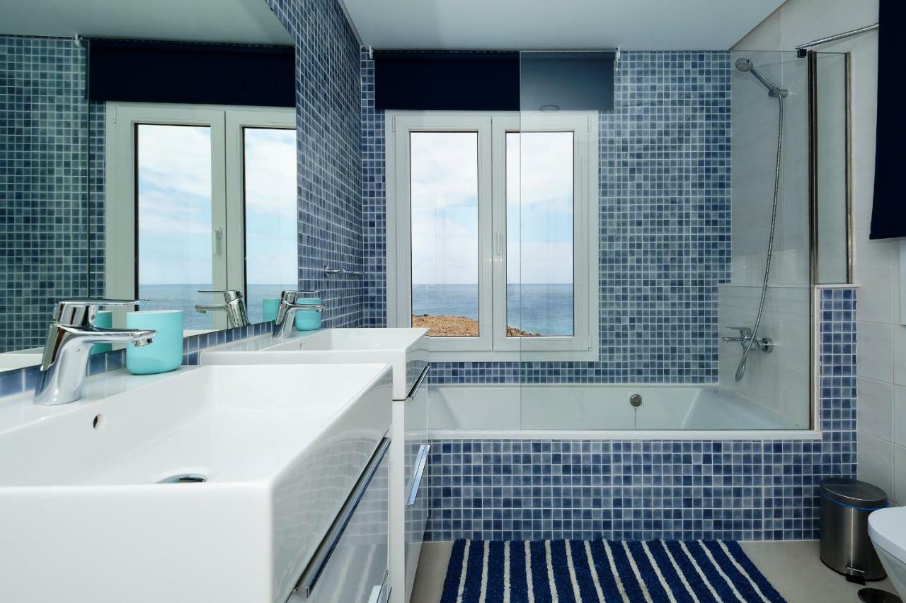 Villa Hannah - Stunning Sea Views - Roof Terrace *