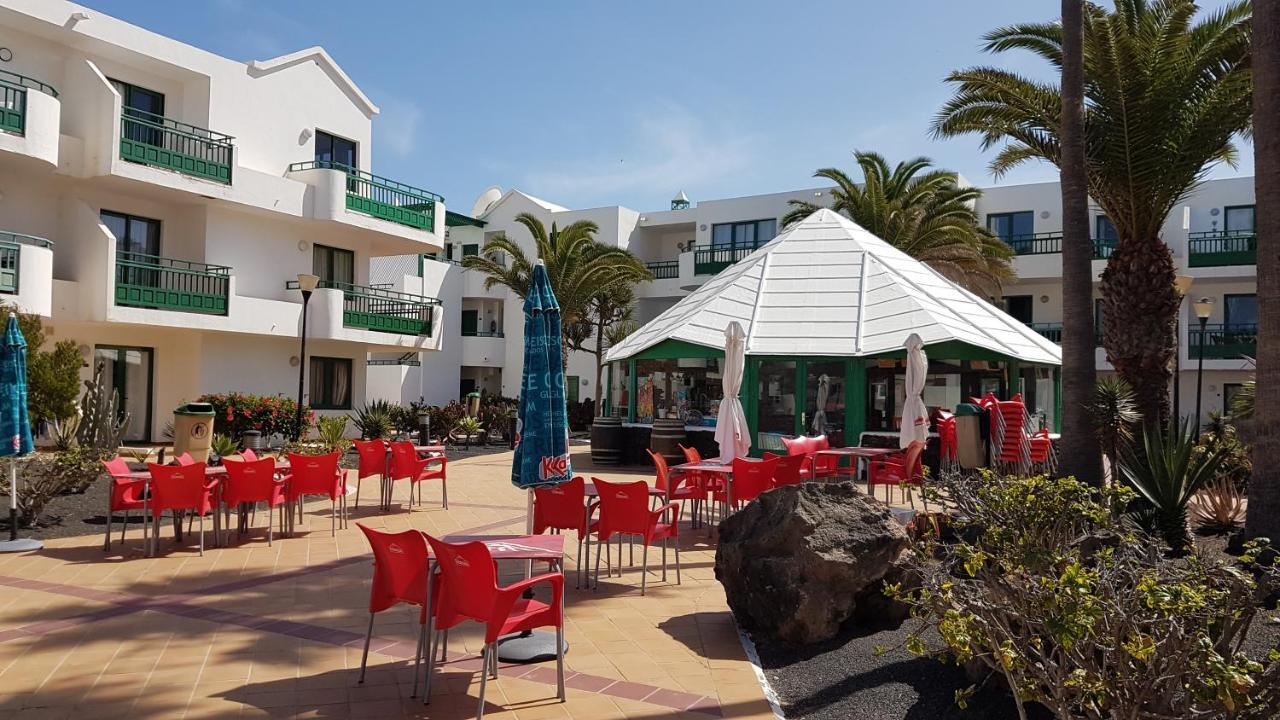 Lanzarote Apartment: Beachfront Oasis In *