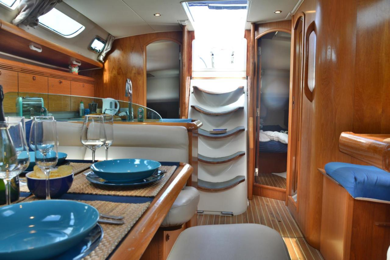 Velero Babu Hotel en barco