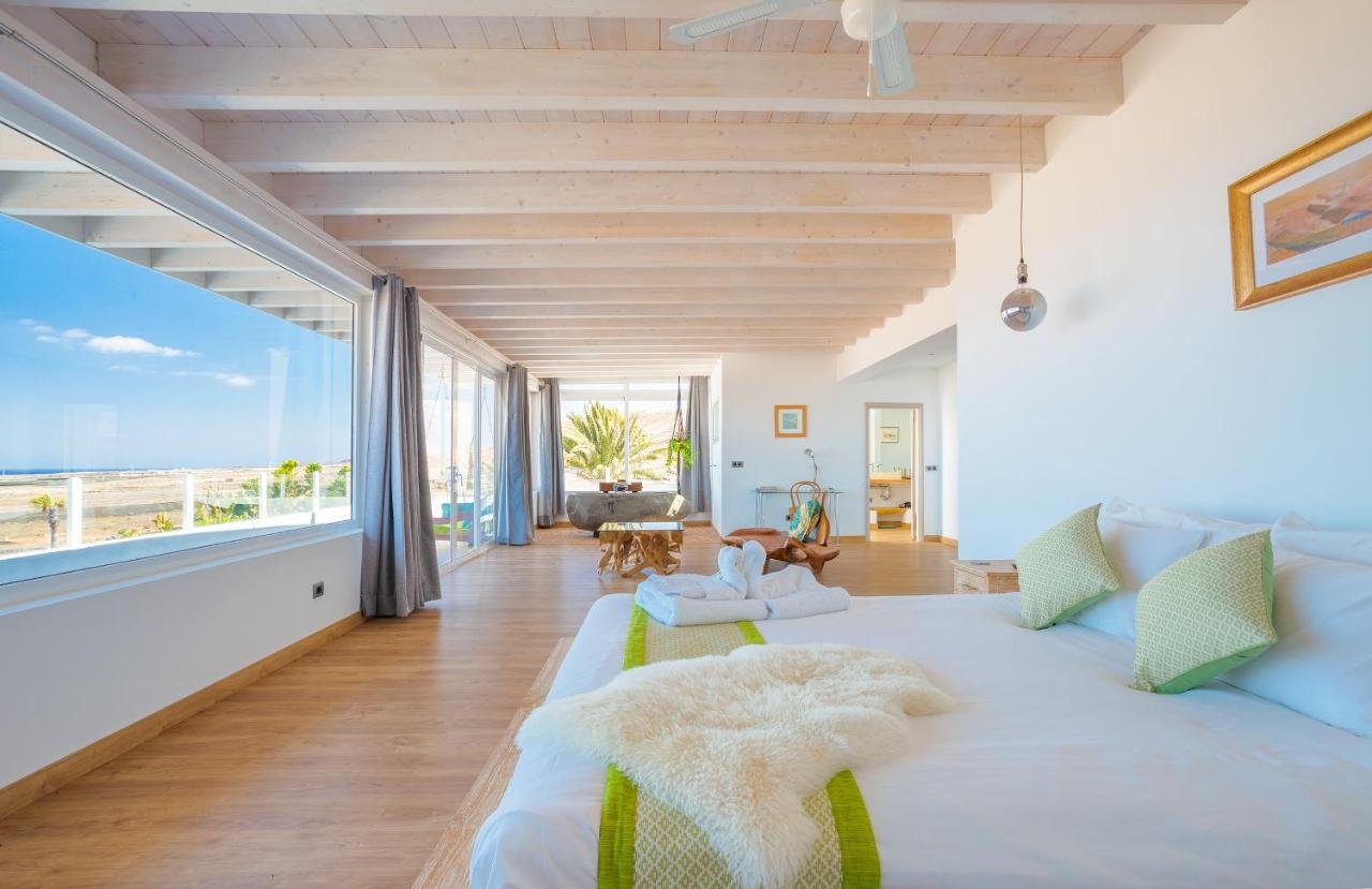 Palacio And Yurt - 2 Pools - Hot Tub - Fantastic Sea Views Villa *