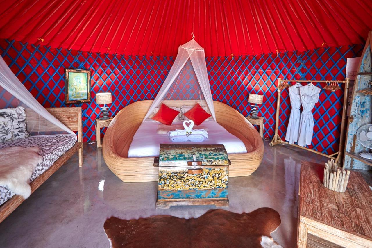 Palacio And Yurt - 2 Pools - Hot Tub - Fantastic Sea Views *