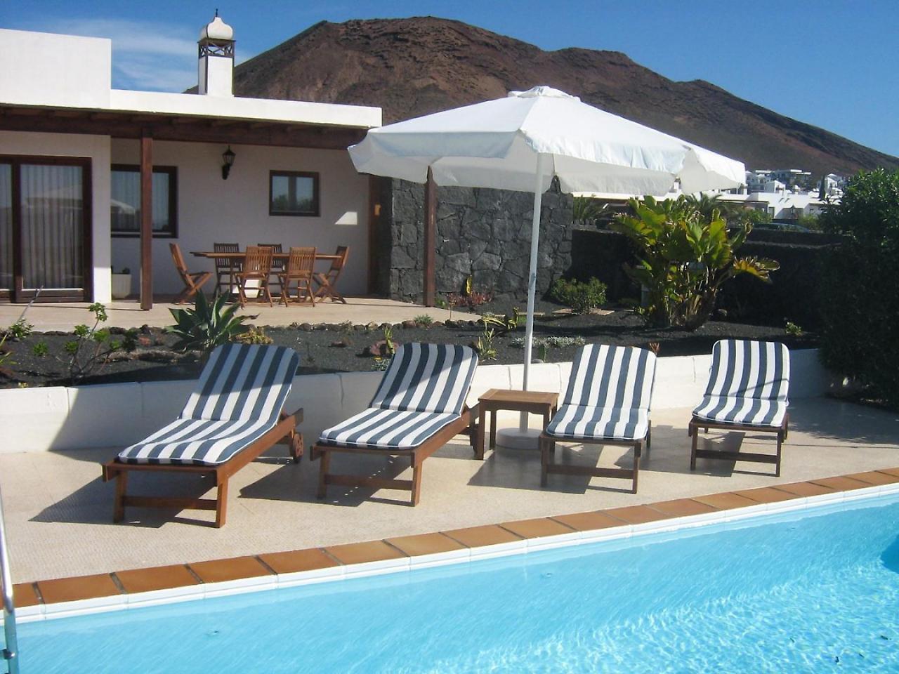 Montana Roja 100567 Hotel