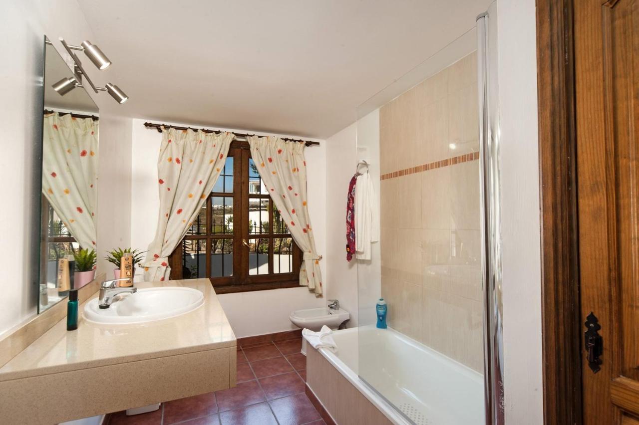 Nikki Puerto Del Carmen Villa