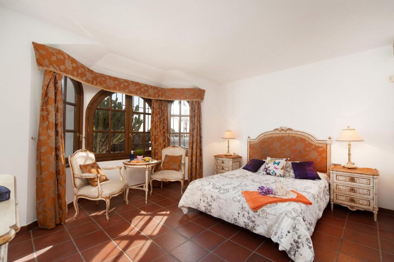Nikki Puerto Del Carmen Villa