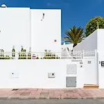 Lovely 3-Bed Villa In Puerto Del Carmen