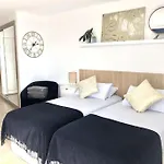 Stylish And Modern Studio With Stunning Sea Views