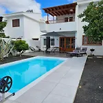 Villa Anna With Heated Pool