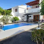 Villa Anna With Heated Pool