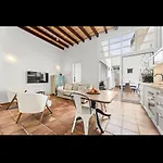 Luxury House Grand Central
