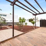 Home2Book Serene Canary Style House, Garden & Pool