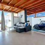 Las Arecas Family House