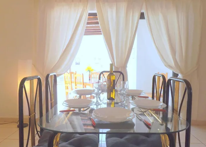 Centrally Located Villa Villa Rupert 3 Bedrooms Private Pool Close To Amenities Puerto Del Carmen