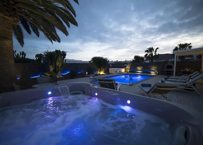 Extraordinary Playa Blanca Villa 3 Bedrooms Villa Naraku Spacious Sun Terrace Outdoor Pool, Hot Tub And Bbq Playa Blanca